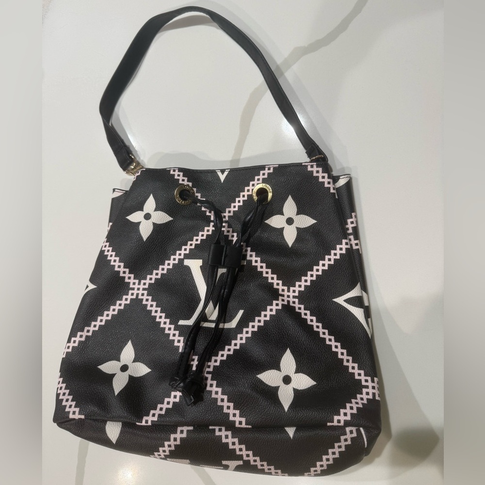 Stylish Black and White Bucket Bag